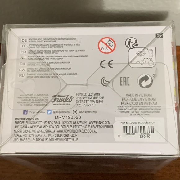 Pennywise Funko Pop with Balloon - Picture 5 of 5